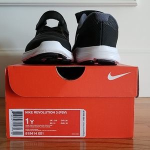 Boys Nike Revolution 3
